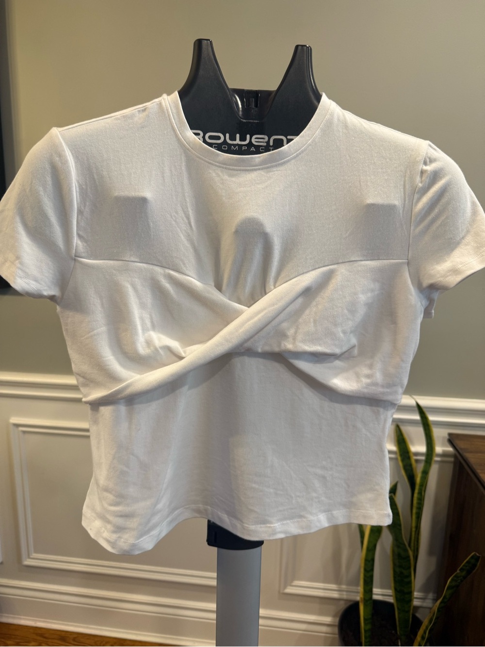 NWT Dynamite Bright White SS Twist Tee Crop Top Large